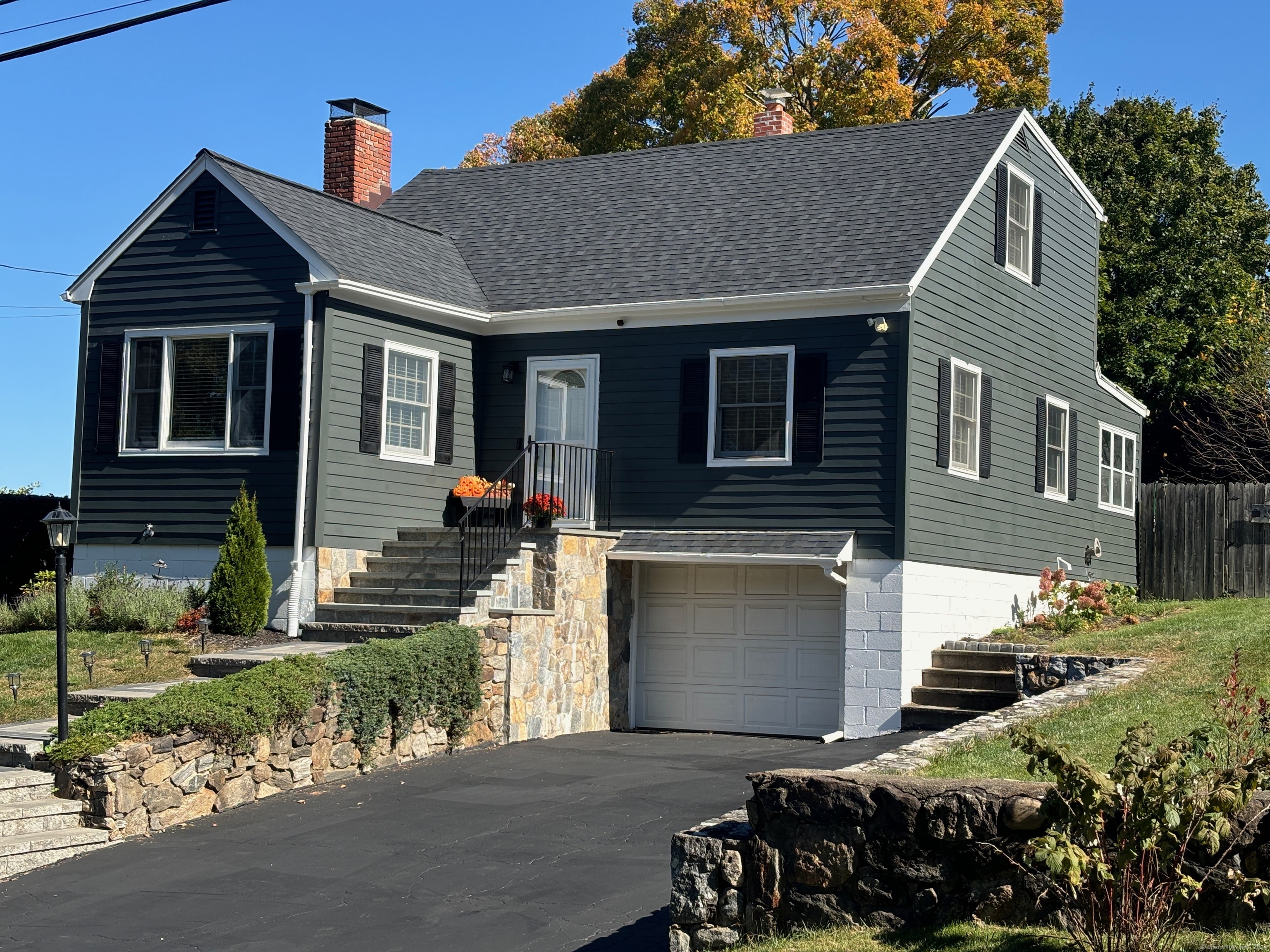 4 Pleasant Street, Bethel, Connecticut - 3 Bedrooms  
2 Bathrooms  
7 Rooms - 