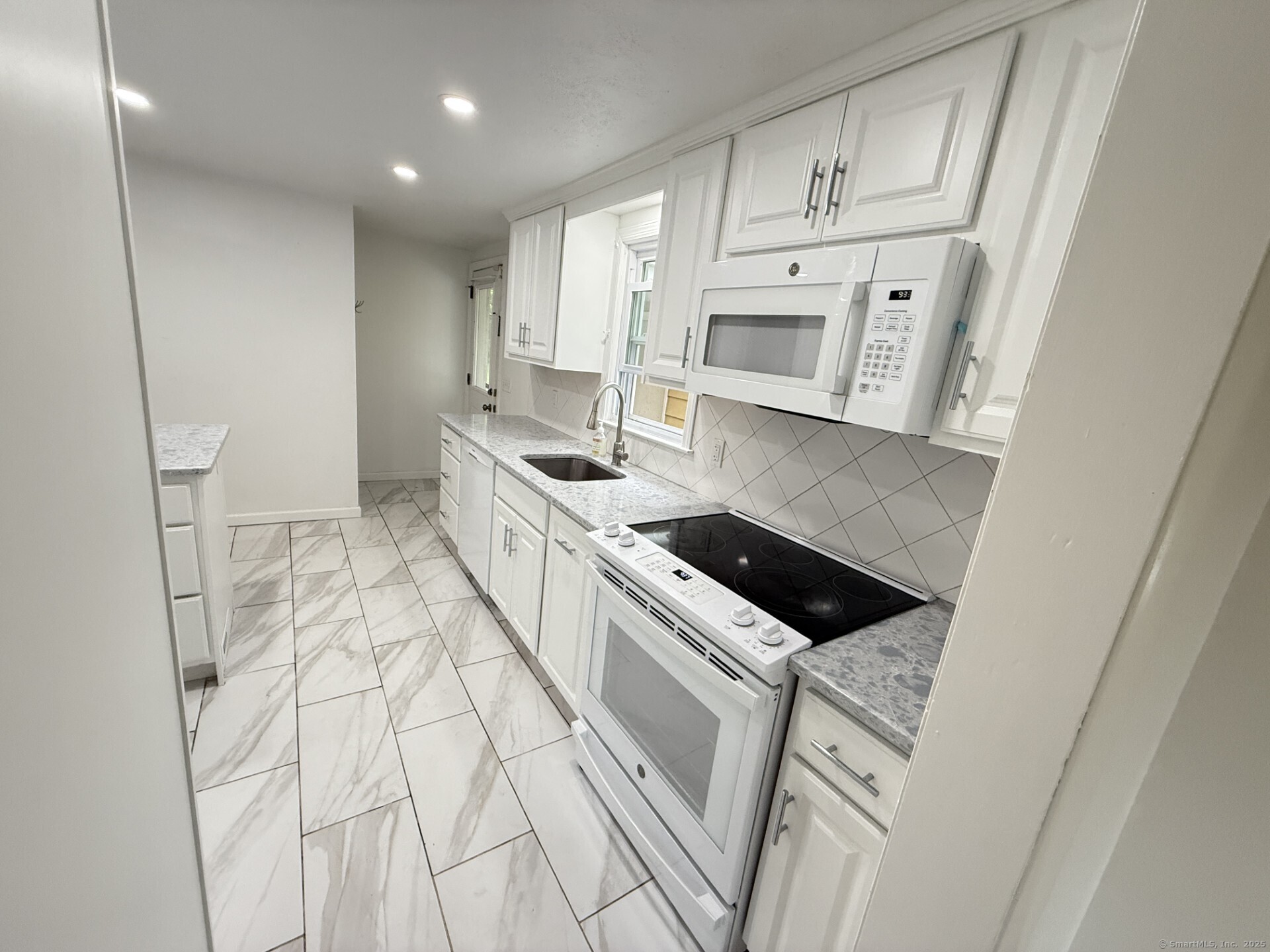 271 Jones Hill Road, West Haven, Connecticut image 11