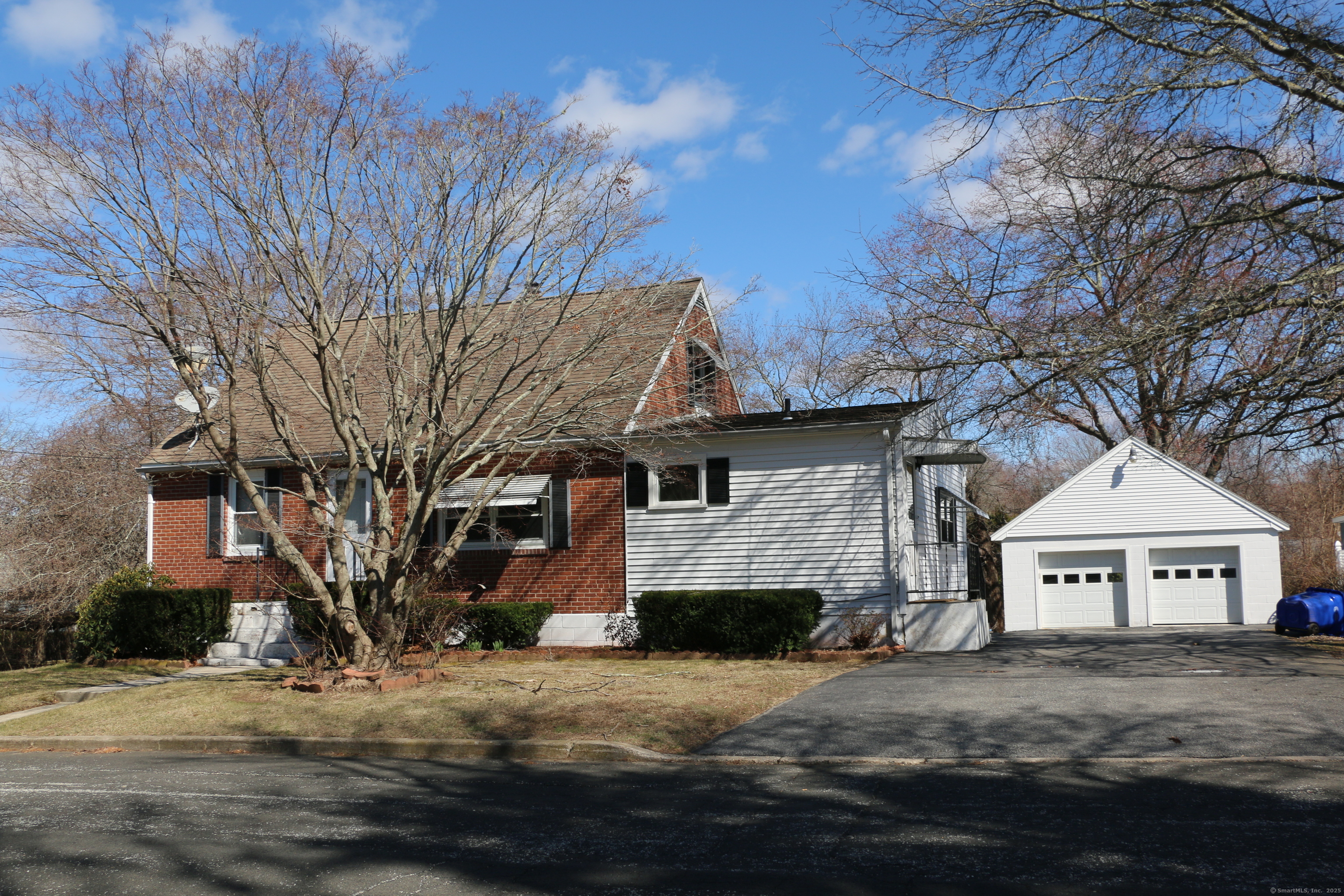 33 Pine Street, Waterford, Connecticut image 1