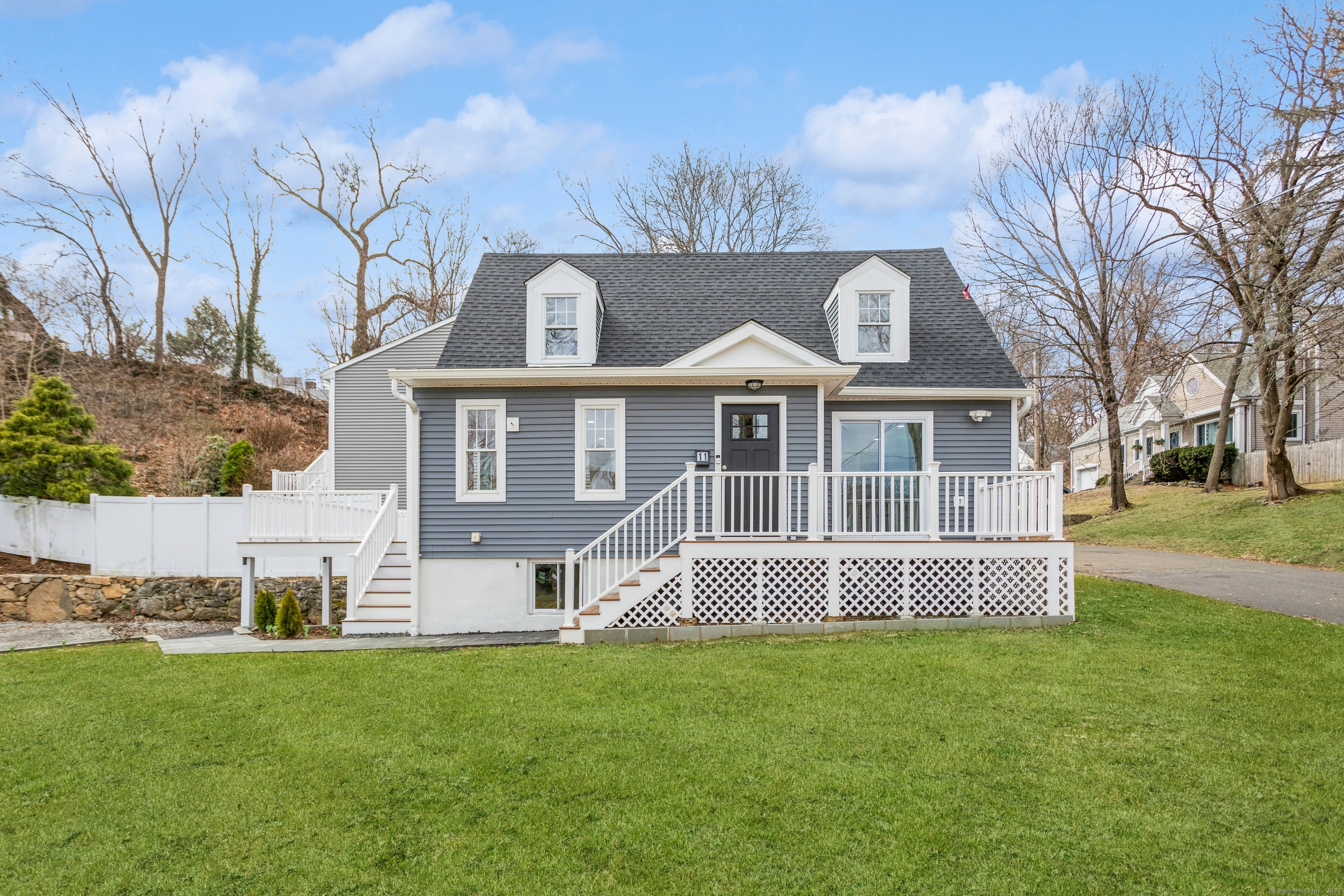 Woodlawn Avenue, Norwalk, Connecticut - 5 Bedrooms  
4 Bathrooms  
5 Rooms - 