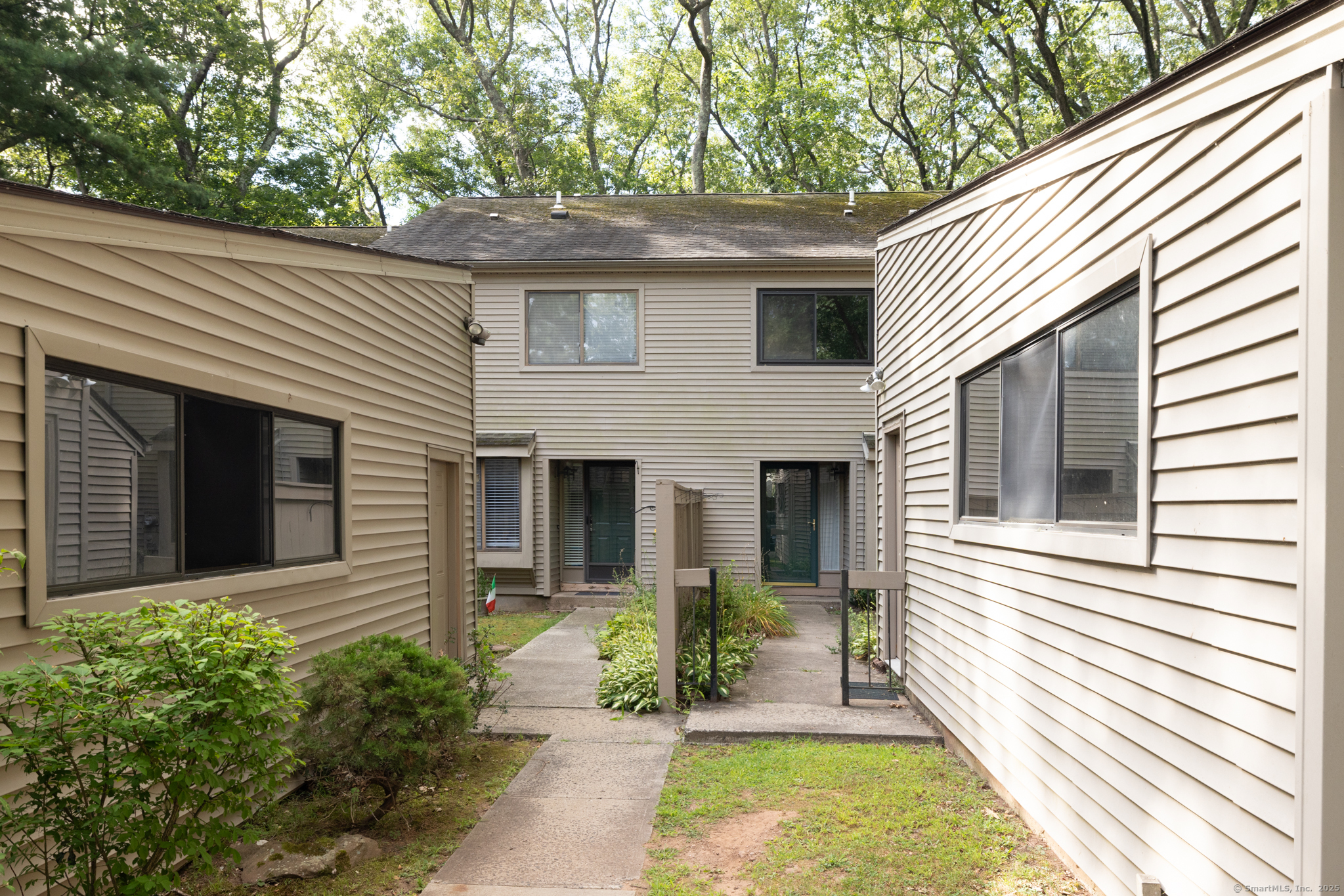 8 Farmington Chase Crescent 8