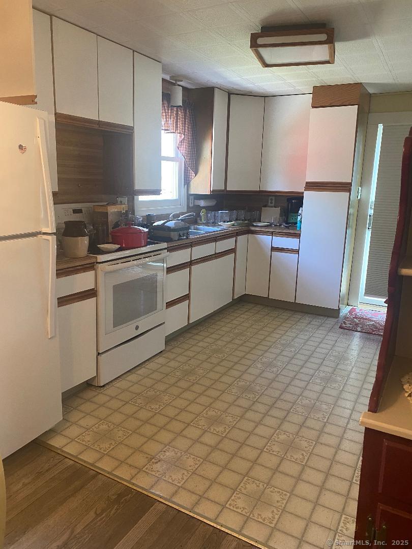 111 West Street, Hebron, Connecticut image 4