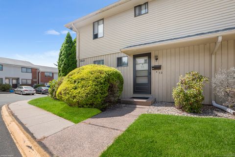 Condo For Sale - 205 Homestead Street #APT B3<br/> Manchester, CT 06042
