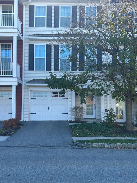 94 Warrington Round 94 Danbury CT 06810