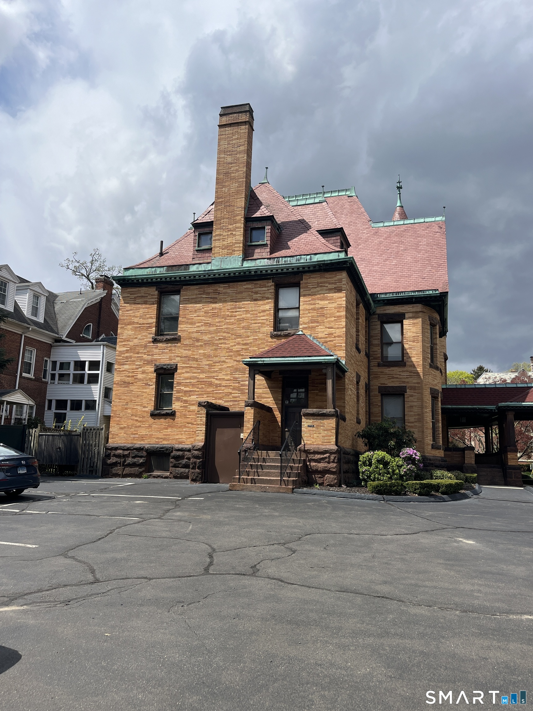 475 Whitney Avenue