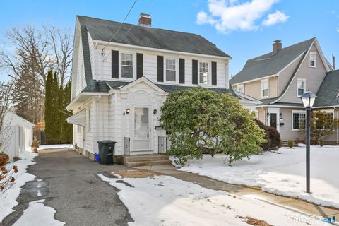 Photo of 327 Meadowbrook Road, Fairfield, CT 06824 (MLS # 24143633)