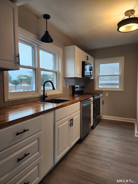 Photo of 17 Shoreham Terrace, Fairfield, CT 06824 (MLS # 24217799)