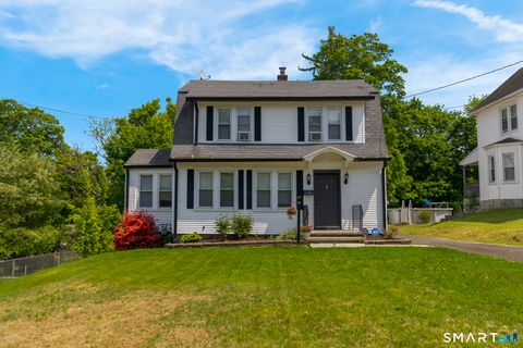 Photo of 24 Pleasant Avenue, Naugatuck, CT 06770 (MLS # 24177519)