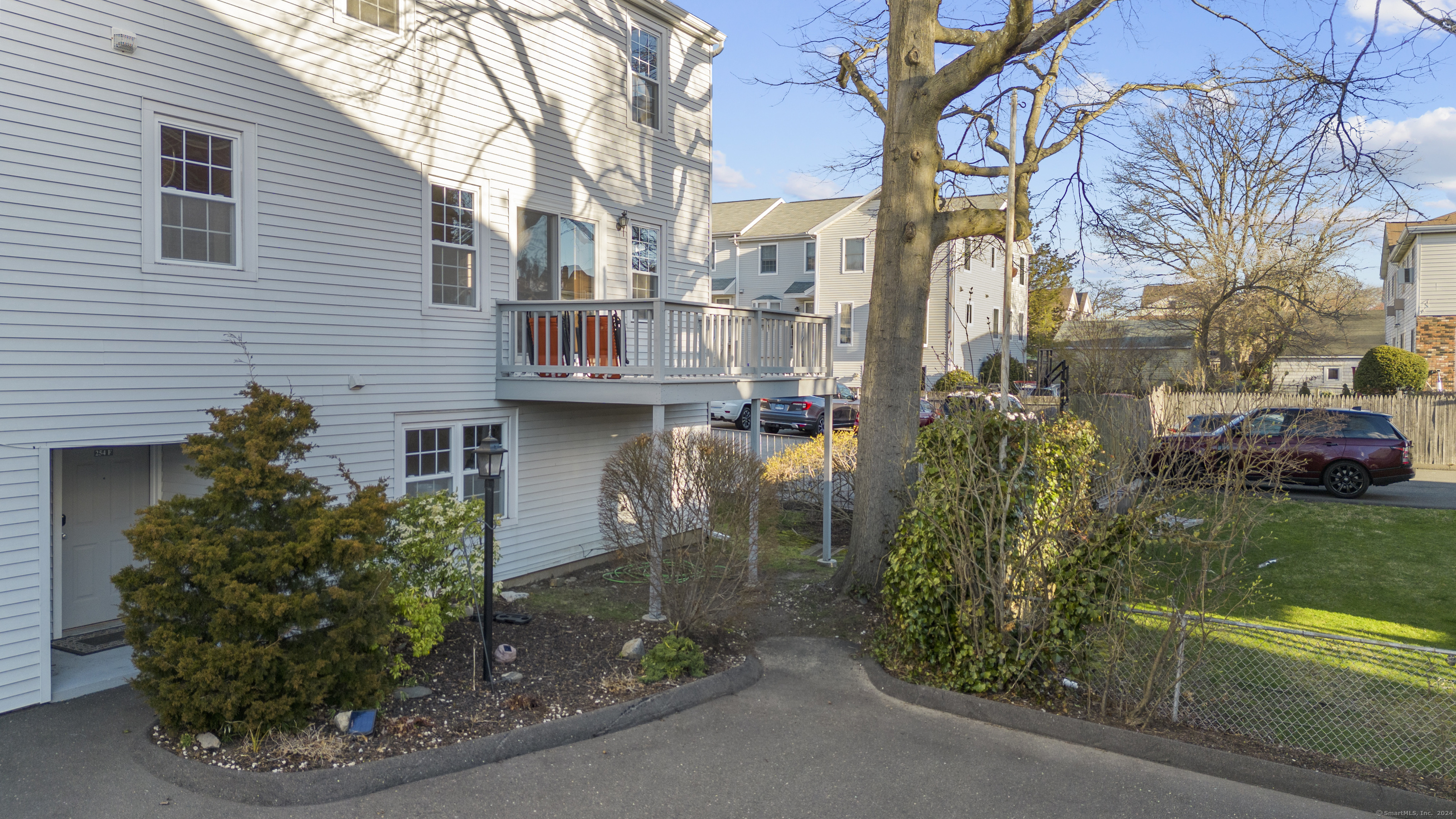 Rental Property at 254 Seaside Avenue Apt F, Stamford, Connecticut - Bedrooms: 2 
Bathrooms: 2.5 
Rooms: 4  - $4,300 MO.