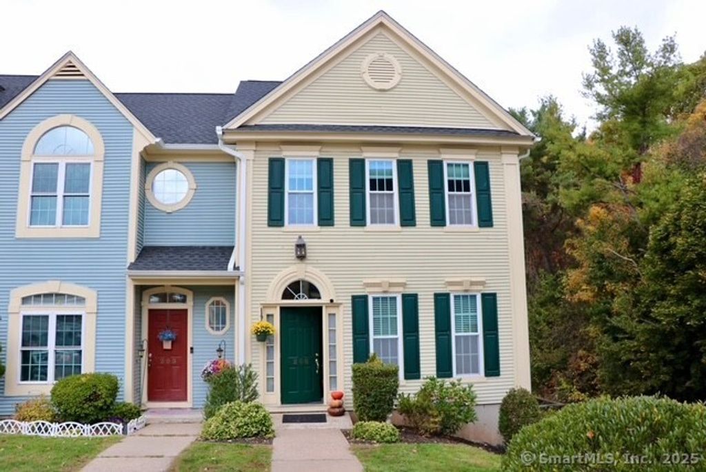 Photo of 206 Cambridge Commons #206, Middletown, CT 06457 (MLS # 24132020)
