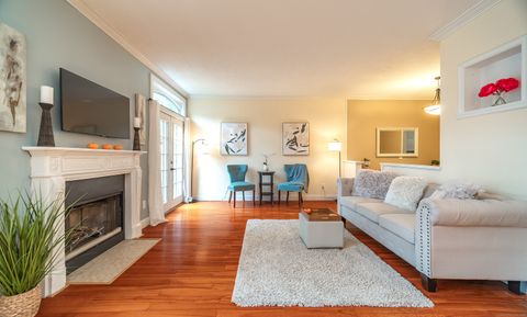Tiny photo for 206 Cambridge Commons #206, Middletown, CT 06457 (MLS # 24132020)