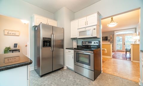 Tiny photo for 206 Cambridge Commons #206, Middletown, CT 06457 (MLS # 24132020)