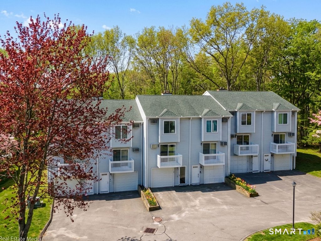 Photo of 1001 Old Colony Road #6-4, Meriden, CT 06451 (MLS # 24167106)