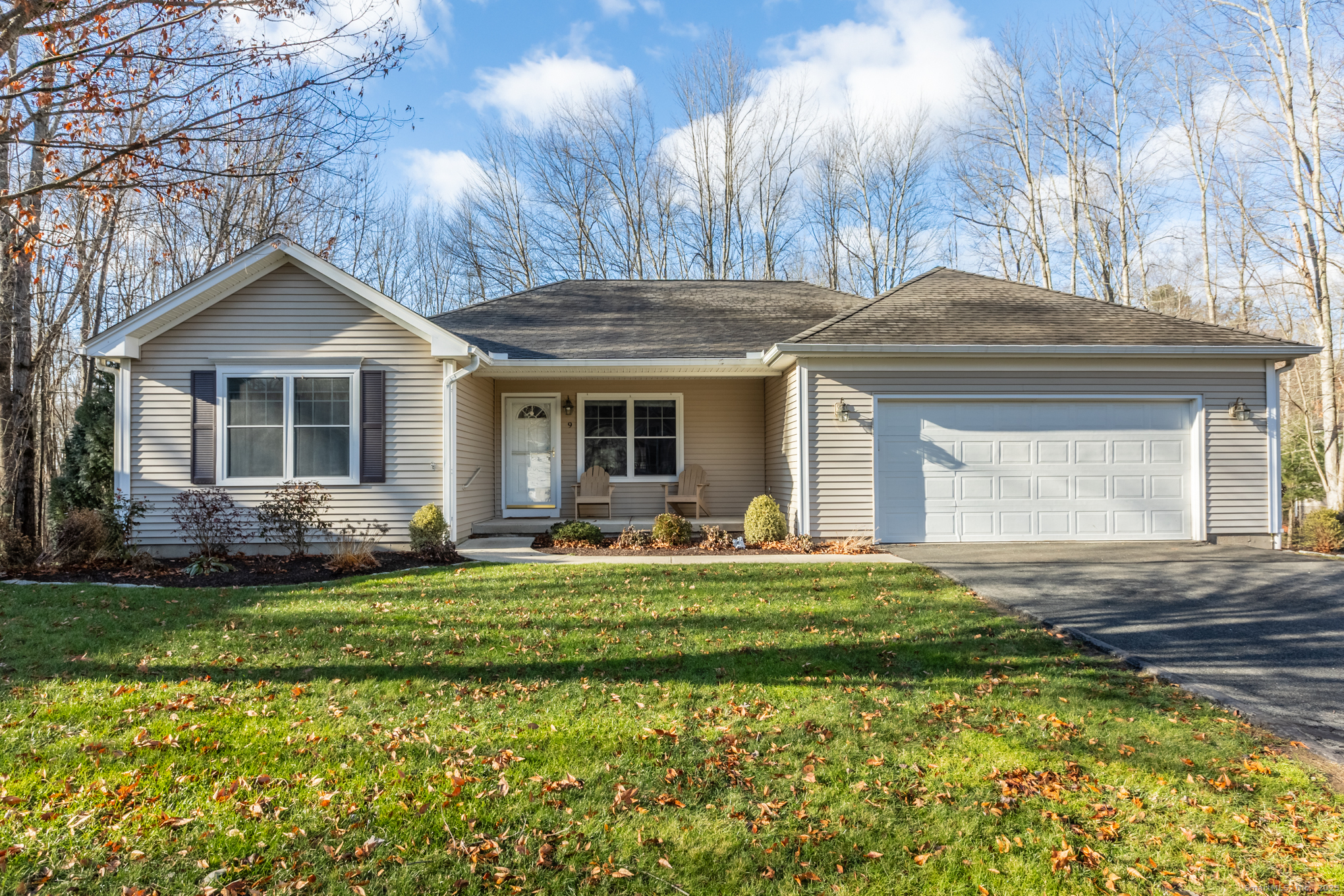 East Windsor, Connecticut 06088, United States, 2 Bedrooms Bedrooms, ,3 BathroomsBathrooms,Residential,Pending,251426