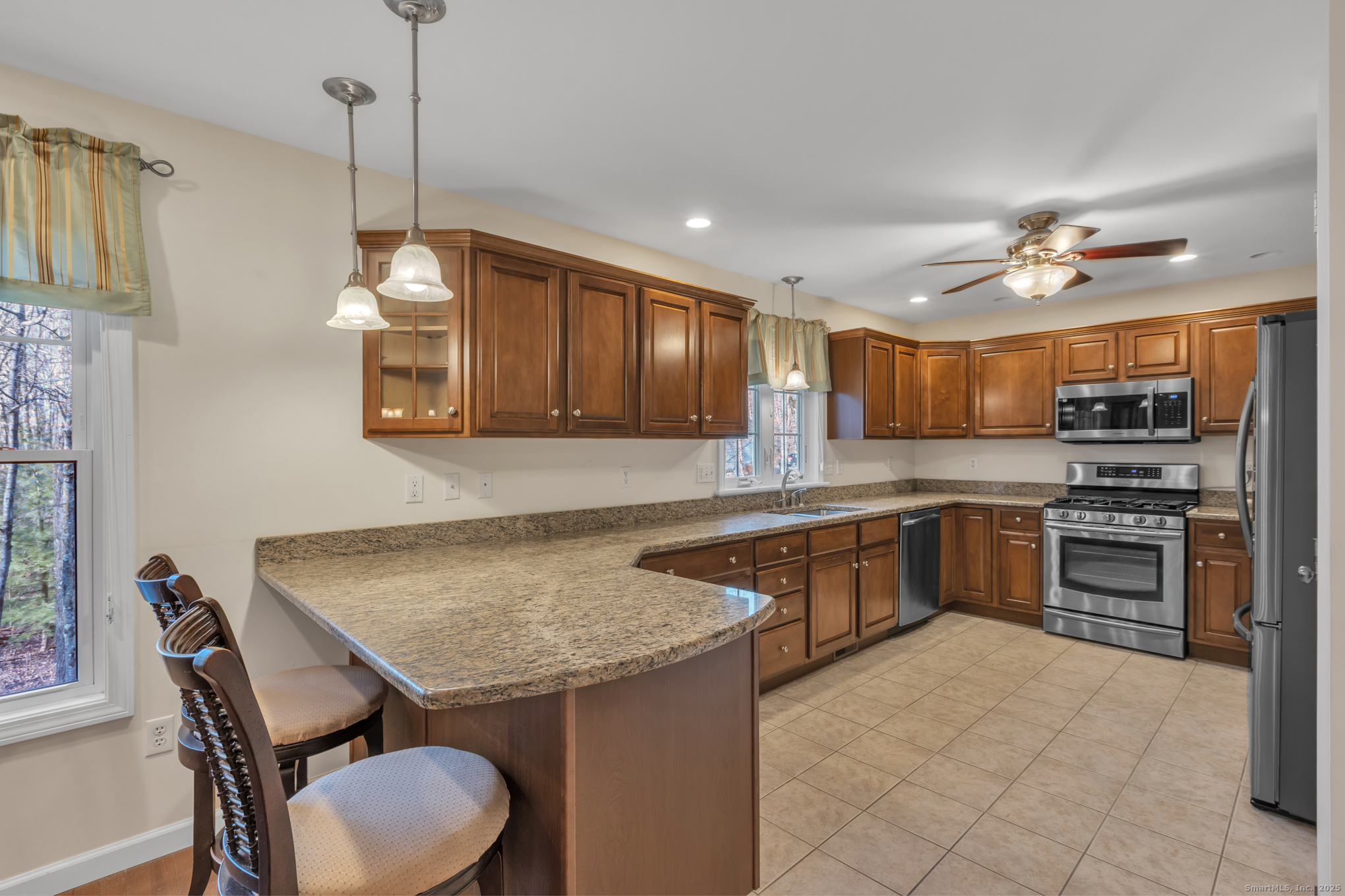 East Windsor, Connecticut 06088, United States, 2 Bedrooms Bedrooms, ,3 BathroomsBathrooms,Residential,Pending,251426