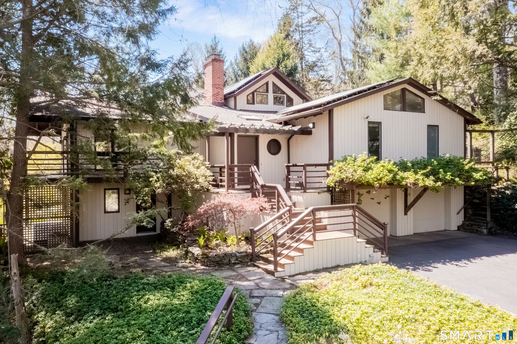 Photo of 155 Labbance Lane, Fairfield, CT 06824 (MLS # 24167159)