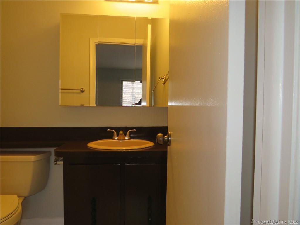 Windsor, Connecticut 06095, United States, 2 Bedrooms Bedrooms, ,3 BathroomsBathrooms,Residential,Active,15448