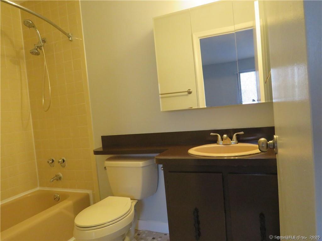 Windsor, Connecticut 06095, United States, 2 Bedrooms Bedrooms, ,3 BathroomsBathrooms,Residential,Active,15448