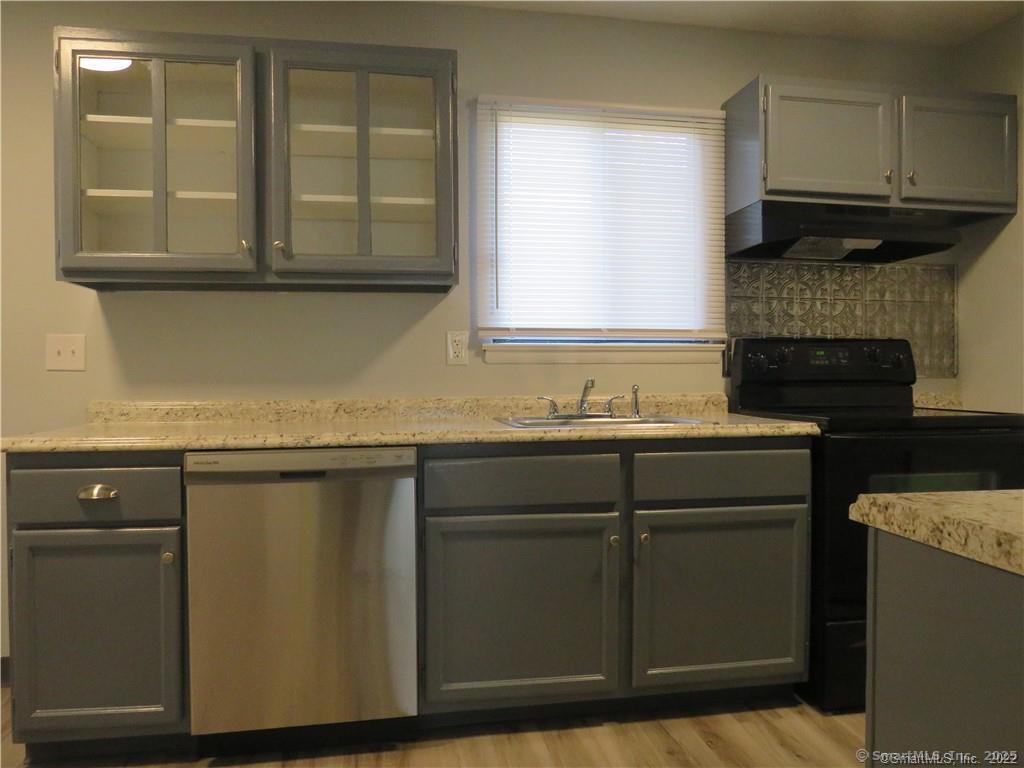 Windsor, Connecticut 06095, United States, 2 Bedrooms Bedrooms, ,3 BathroomsBathrooms,Residential,Active,15448