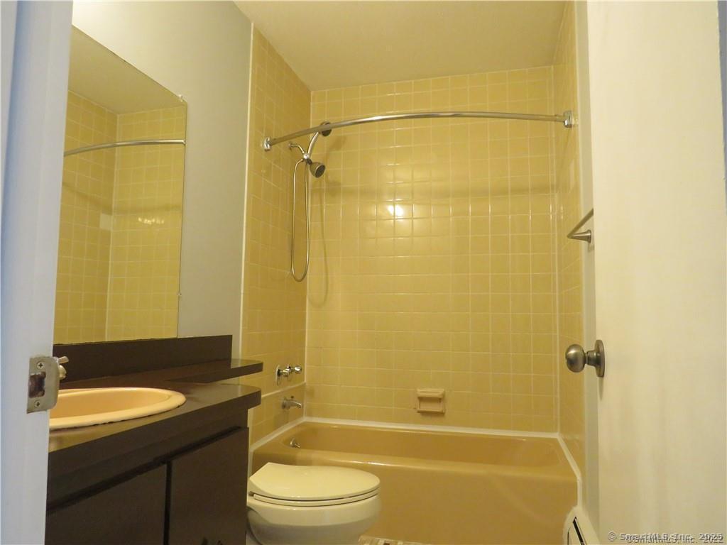 Windsor, Connecticut 06095, United States, 2 Bedrooms Bedrooms, ,3 BathroomsBathrooms,Residential,Active,15448