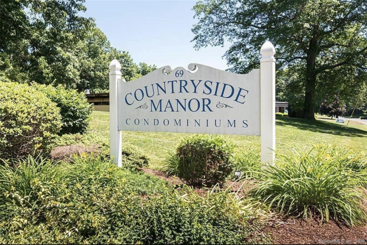 69 Northwest Drive Apt 15, Plainville, Connecticut - 2 Bedrooms  
2 Bathrooms  
4 Rooms - 