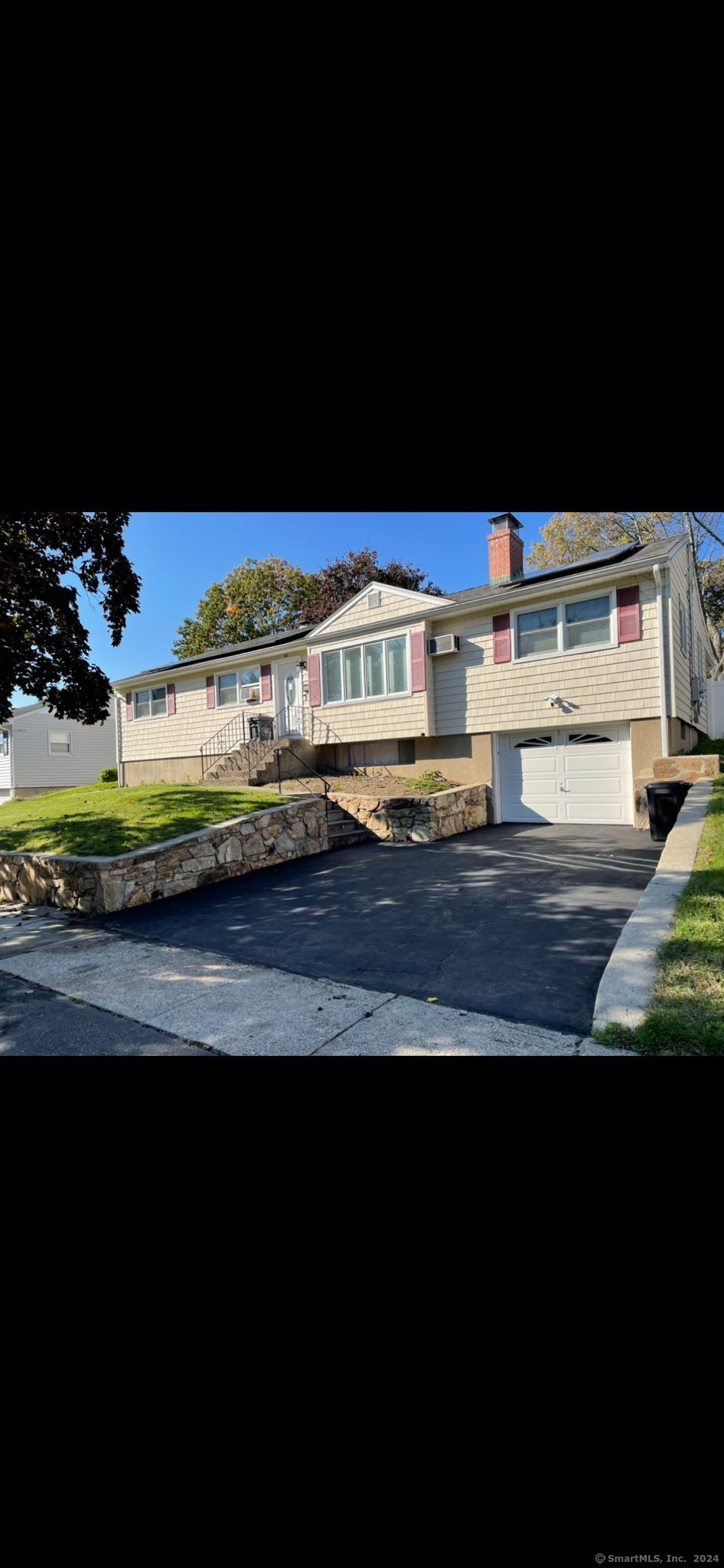 Rental Property at 80 Mapledale Avenue, Stratford, Connecticut - Bedrooms: 3 
Bathrooms: 2 
Rooms: 7  - $3,200 MO.