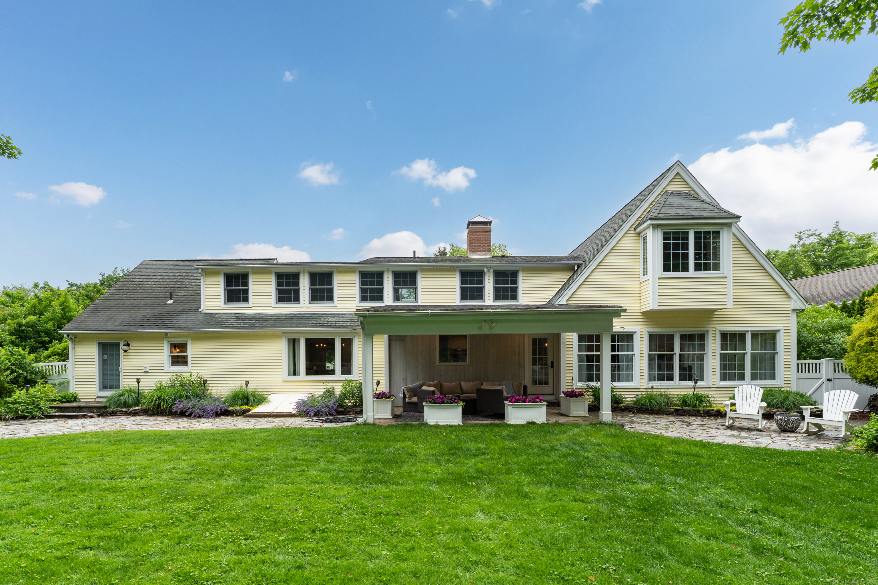 8 Norton Avenue