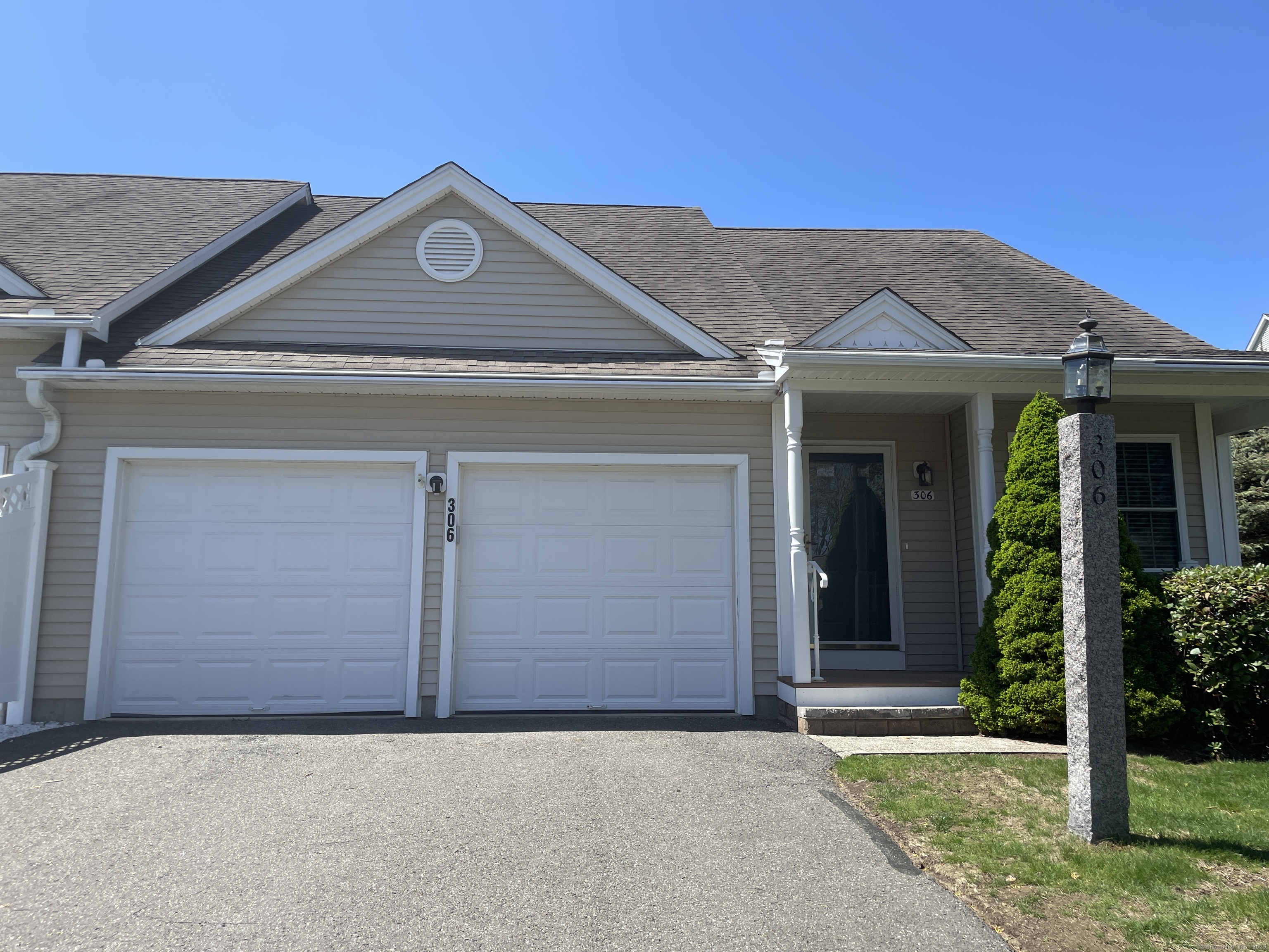 306 Spruce Hill Drive, Oxford, Connecticut image 1