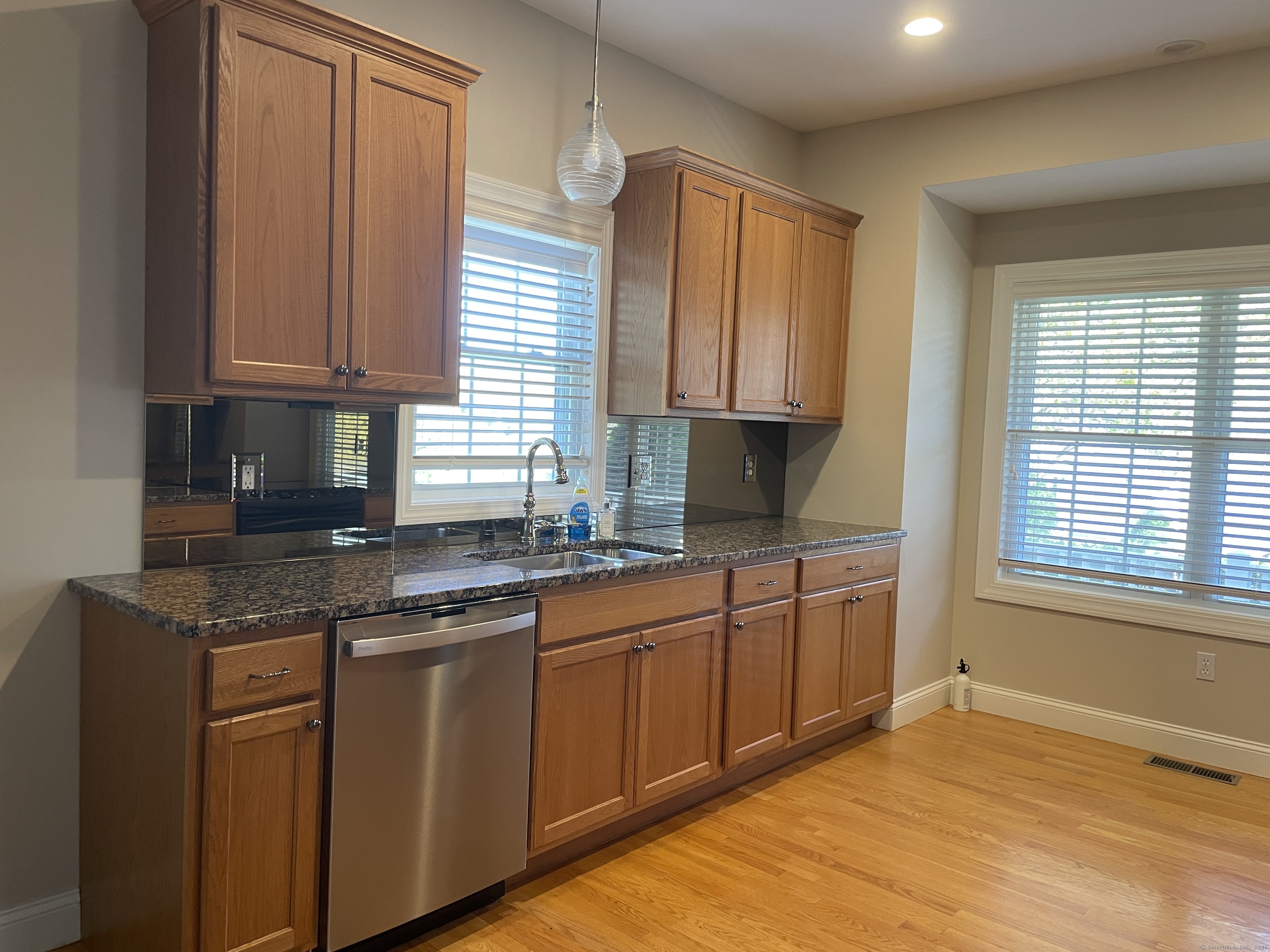 306 Spruce Hill Drive, Oxford, Connecticut image 4