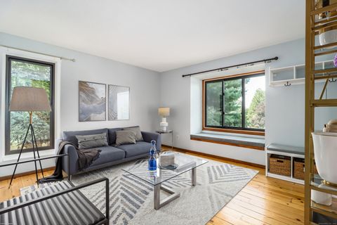 31 Pilgrim Lane Naugatuck CT 06770