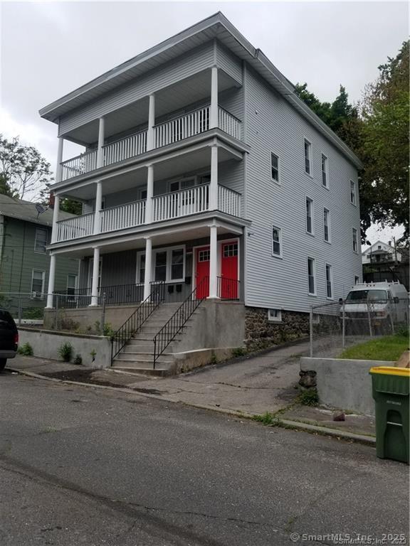 Southview Street 3, Waterbury, Connecticut - 3 Bedrooms  
1 Bathrooms  
5 Rooms - 