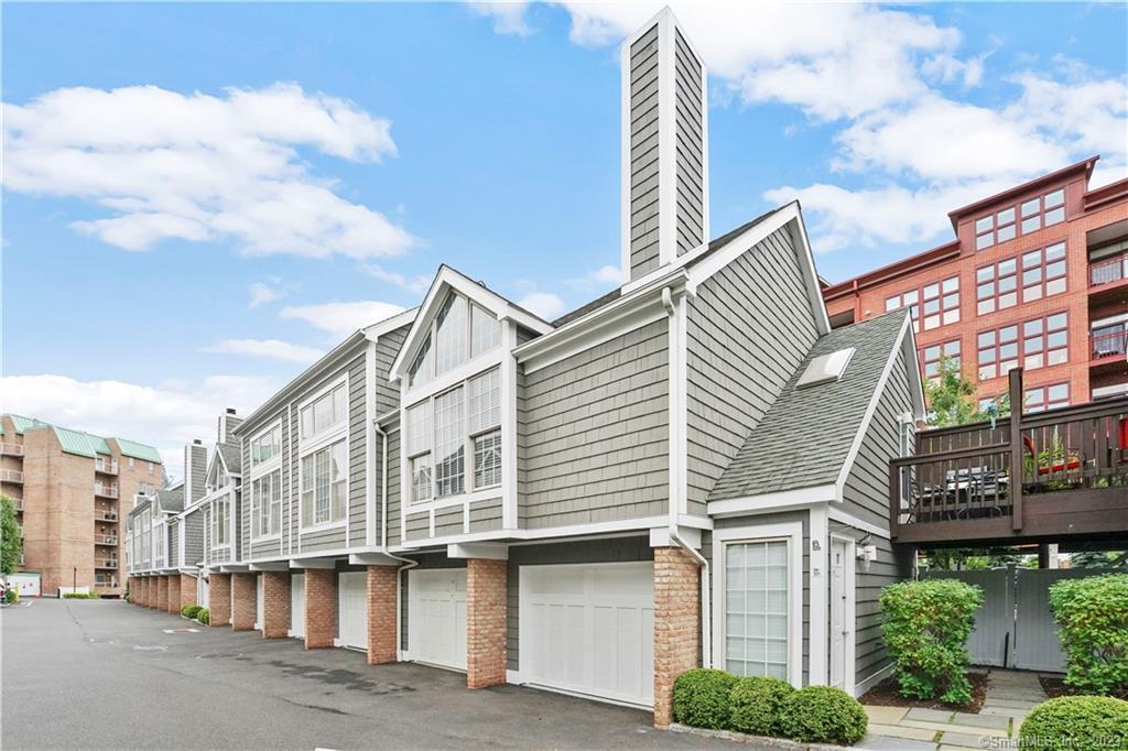Photo 1 of 28 of 94 Southfield Avenue 501 townhome