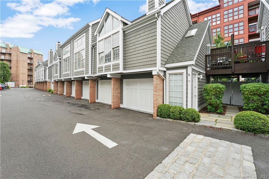 Photo 27 of 28 of 94 Southfield Avenue 501 townhome