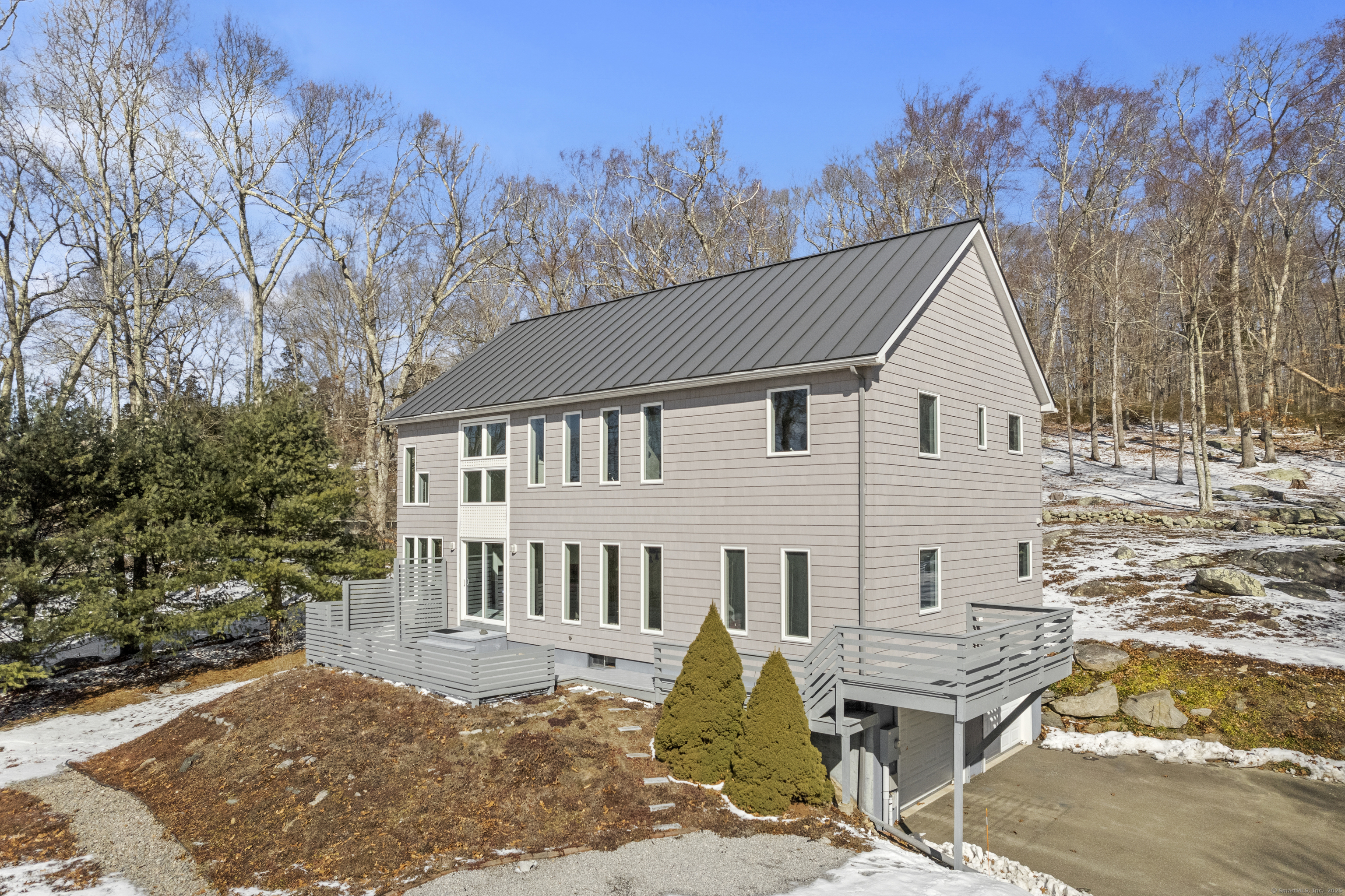 Sterling City Road, Lyme, Connecticut - 3 Bedrooms  
2 Bathrooms  
6 Rooms - 