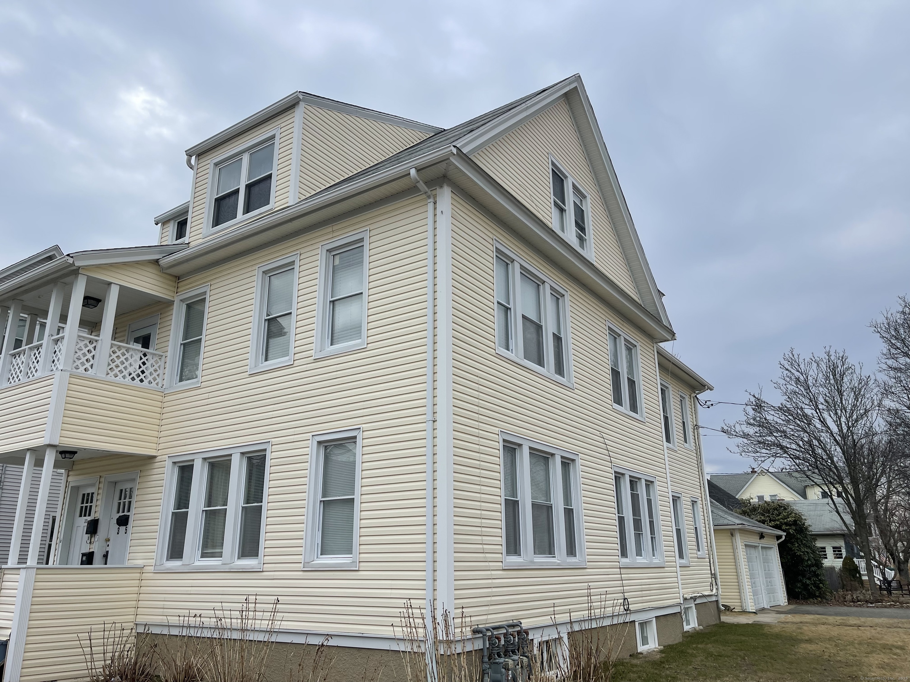 Homestead Avenue 2, Bridgeport, Connecticut - 2 Bedrooms  
1 Bathrooms  
6 Rooms - 