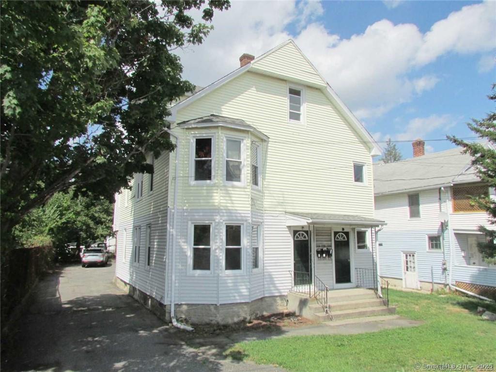 N Elm Street U1, Torrington, Connecticut - 2 Bedrooms  
1 Bathrooms  
5 Rooms - 