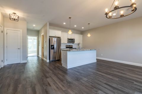 Photo of 502 Edgewater Circle #f, East Hampton, CT 06424 (MLS # 24125546)