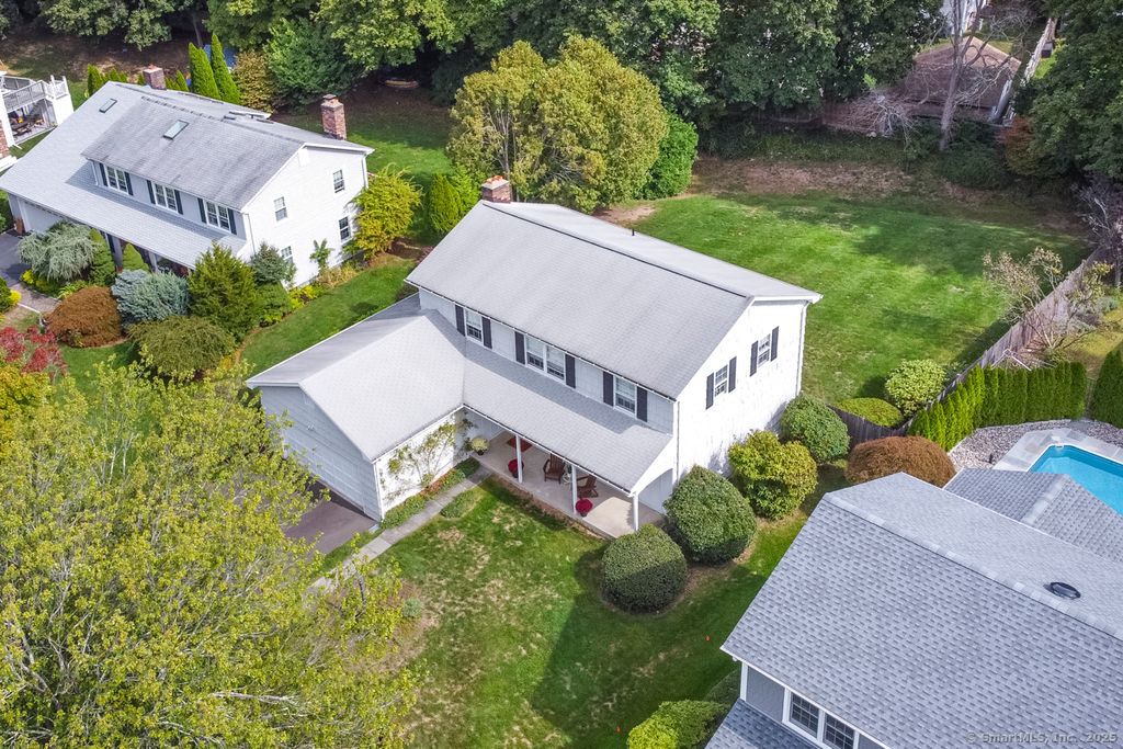 Photo of 20 Denhurst Place, Darien, CT 06820 (MLS # 24113765)