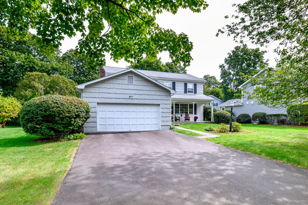 Photo of 20 Denhurst Place, Darien, CT 06820 (MLS # 24113765)