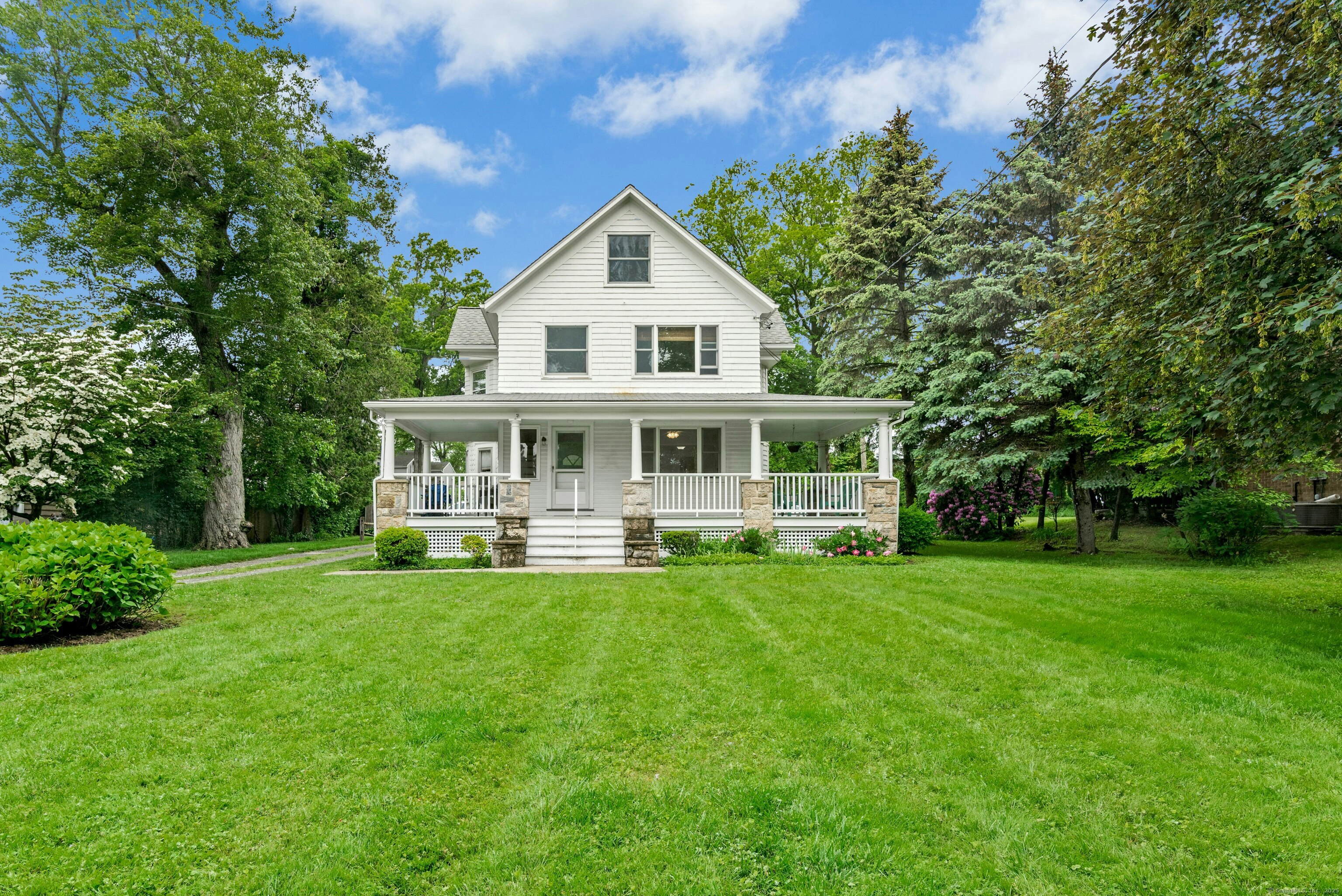 Rental Property at 290 Soundview Avenue 1, Stamford, Connecticut - Bedrooms: 2 
Bathrooms: 1 
Rooms: 5  - $3,000 MO.
