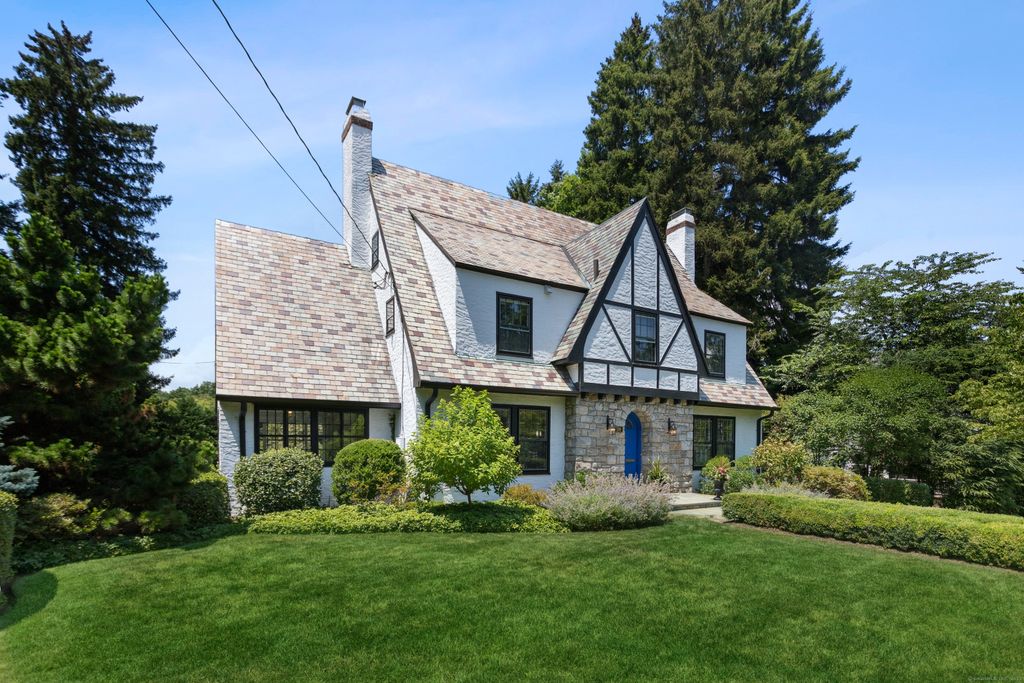 Photo of 106 Patterson Avenue, Greenwich, CT 06830 (MLS # 24132359)