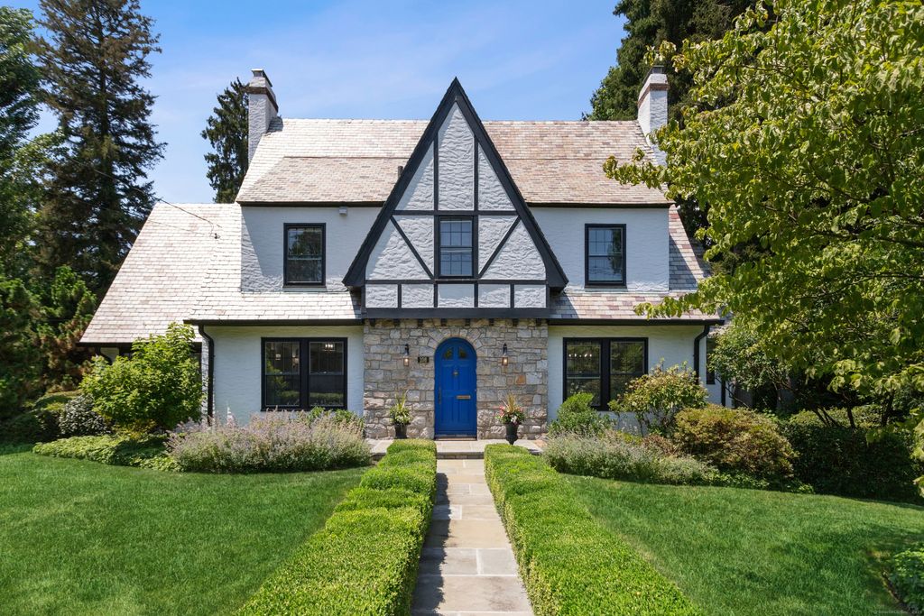 Photo of 106 Patterson Avenue, Greenwich, CT 06830 (MLS # 24132359)