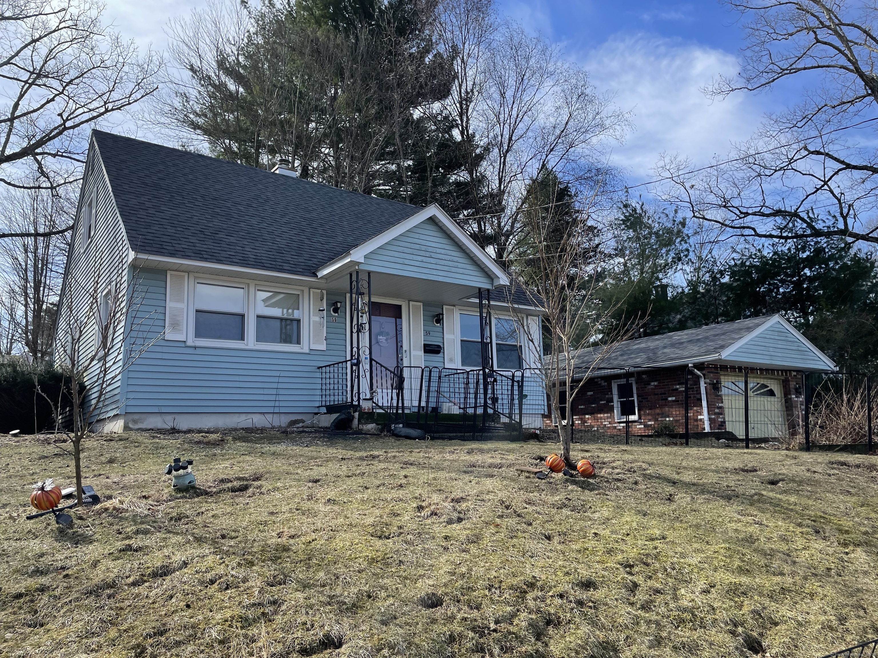 Lynwood Drive, Windham, Connecticut - 3 Bedrooms  
1 Bathrooms  
6 Rooms - 