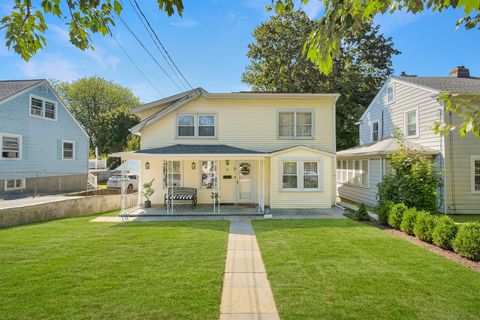 90 Courtland Hill Street Stamford CT 06906