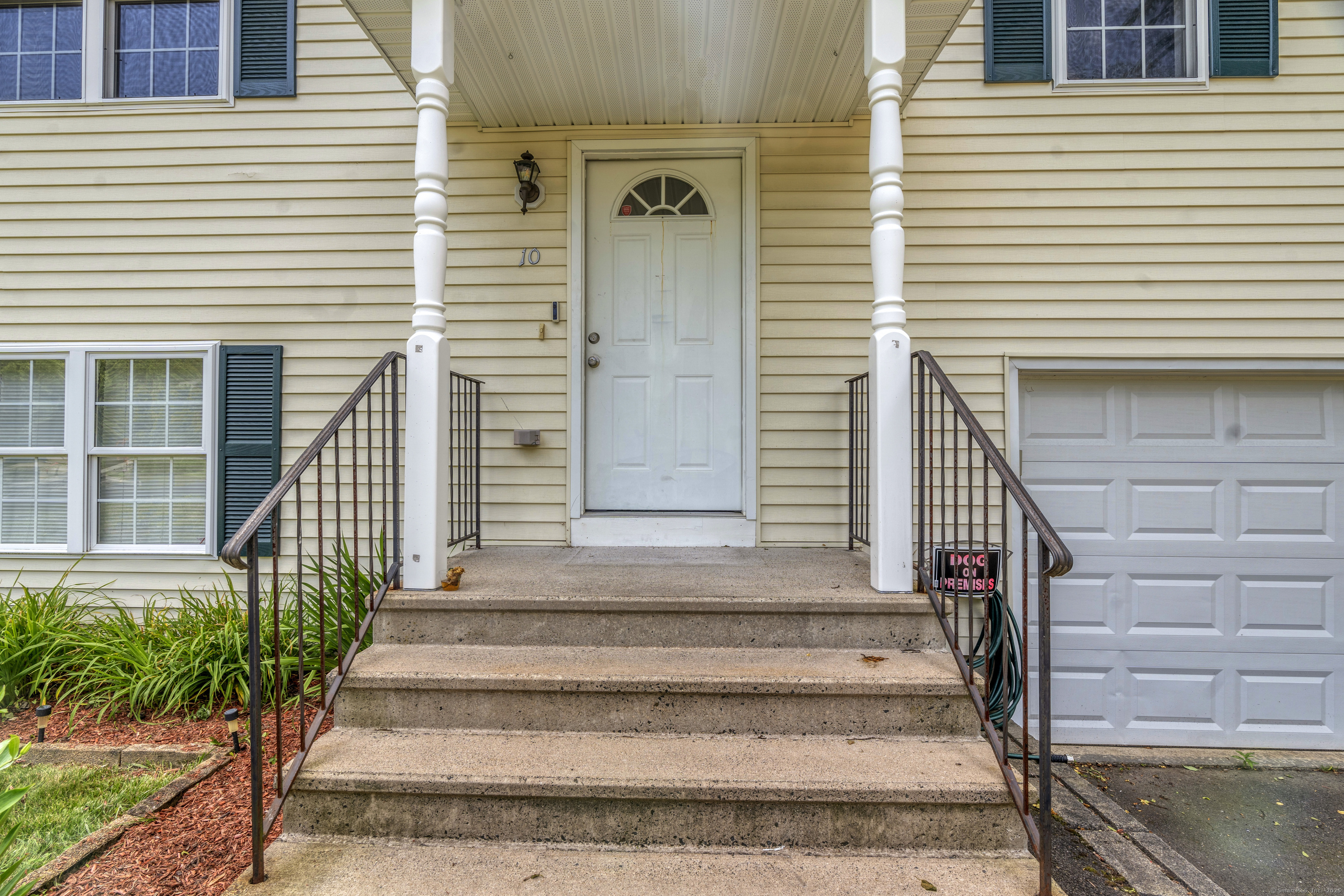 10 Leo Lane