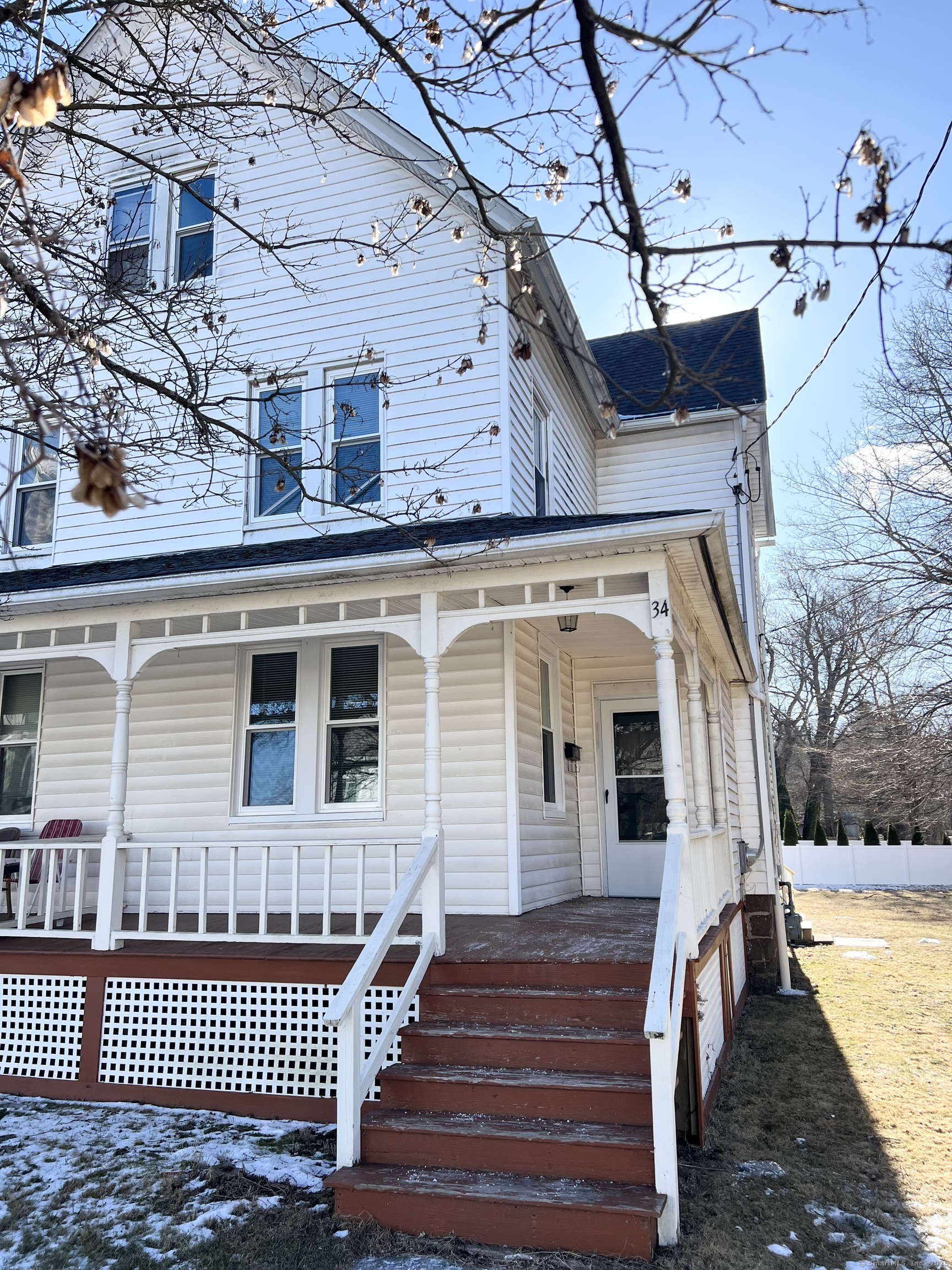 Silver Street, Middletown, Connecticut - 3 Bedrooms  
1 Bathrooms  
6 Rooms - 