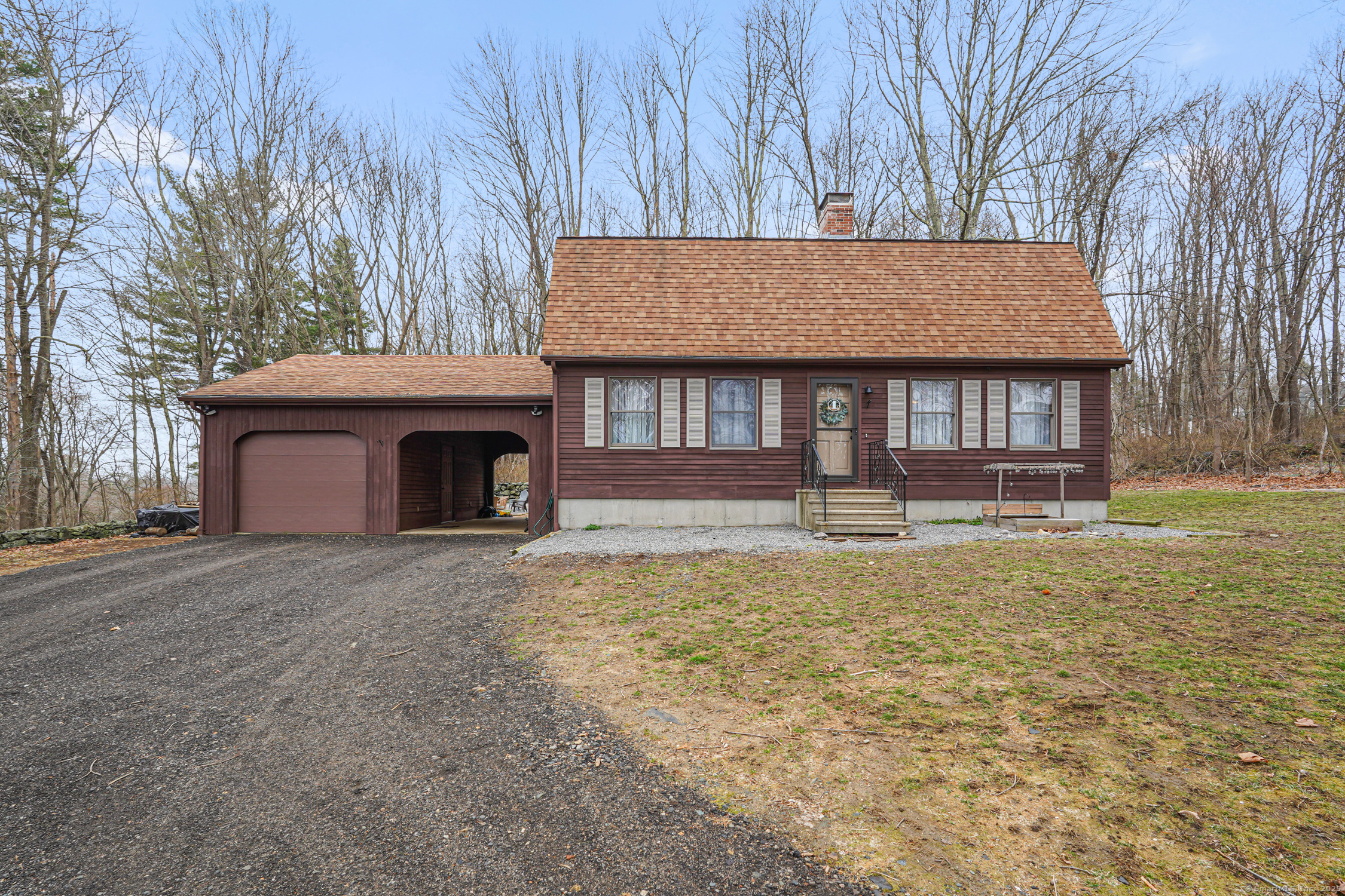 Railroad Avenue, Plainfield, Connecticut - 3 Bedrooms  
2 Bathrooms  
6 Rooms - 
