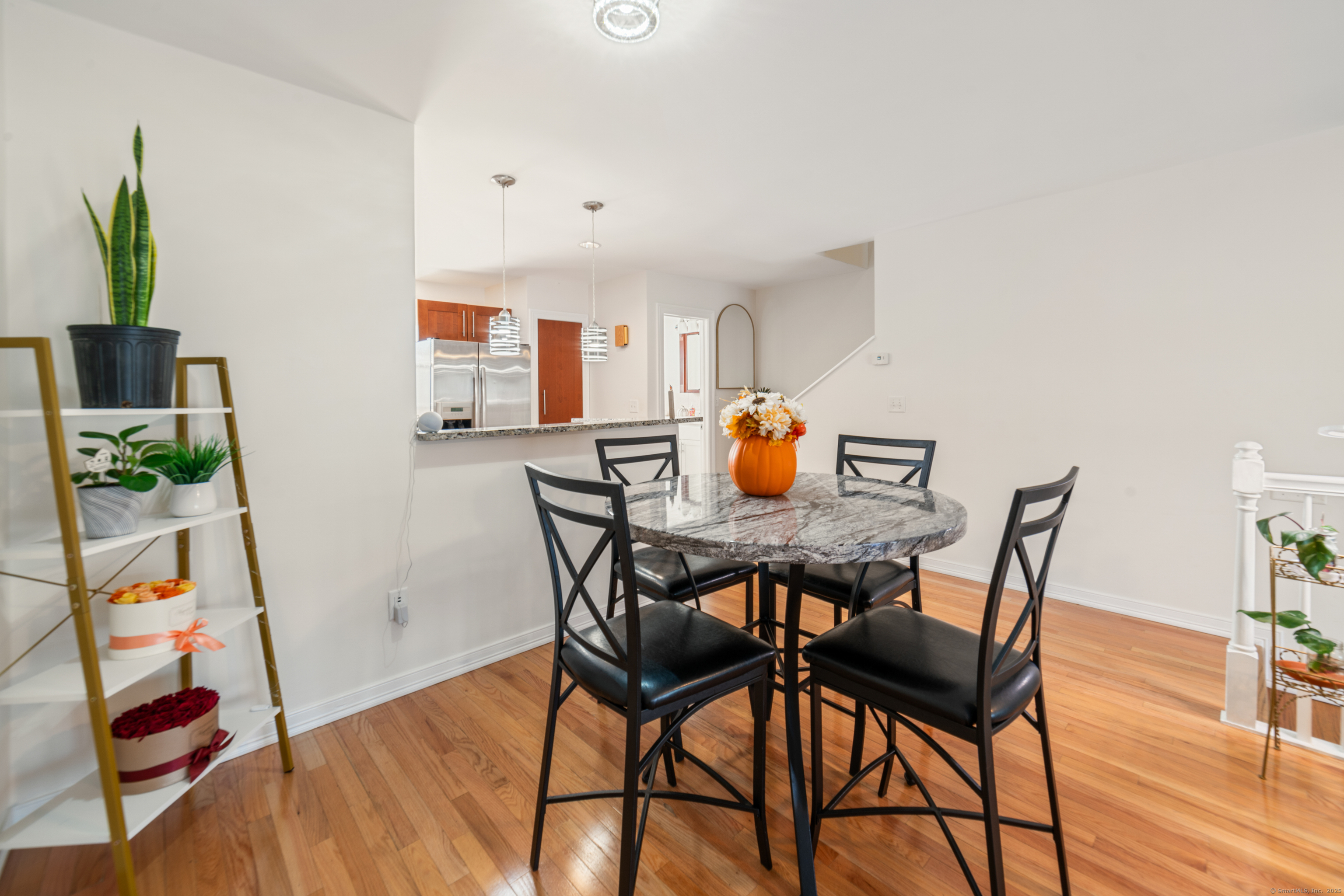 Meriden, Connecticut 06450, United States, 2 Bedrooms Bedrooms, ,2 BathroomsBathrooms,Residential,Active,220243