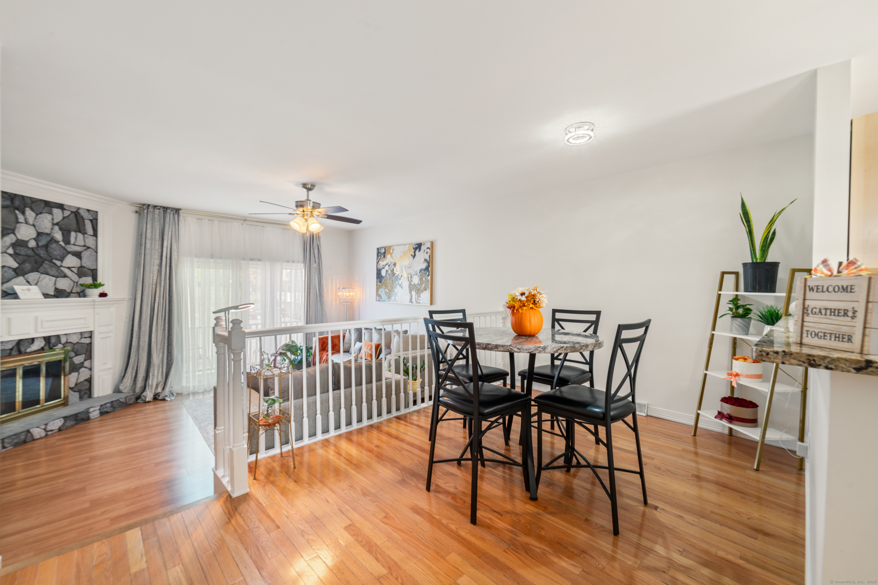 Meriden, Connecticut 06450, United States, 2 Bedrooms Bedrooms, ,2 BathroomsBathrooms,Residential,Active,220243