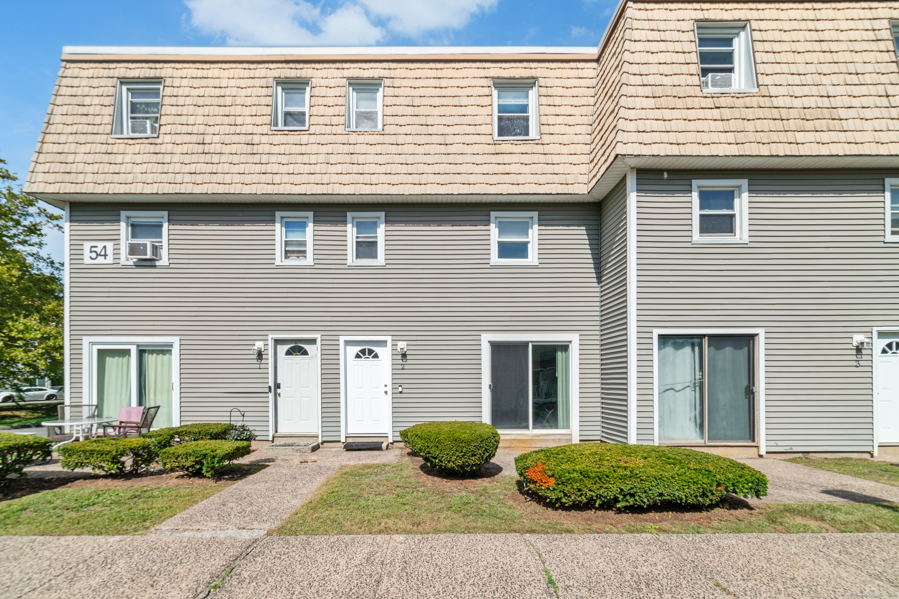 Meriden, Connecticut 06450, United States, 2 Bedrooms Bedrooms, ,2 BathroomsBathrooms,Residential,Active,220243